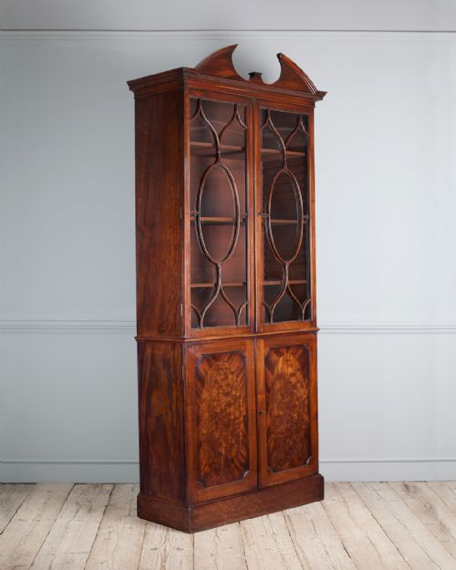 GEORGIAN MAHOGANY BOOKCASE CABINET - ADDITIONAL PHOTO 1