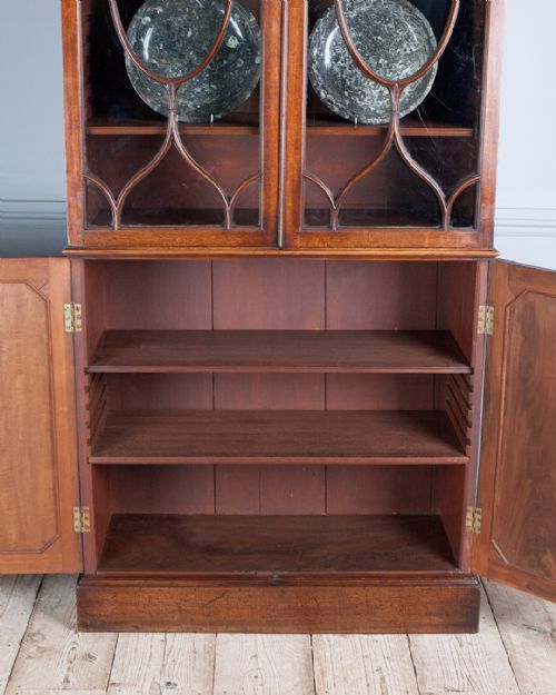 GEORGIAN MAHOGANY BOOKCASE CABINET - ADDITIONAL PHOTO 3