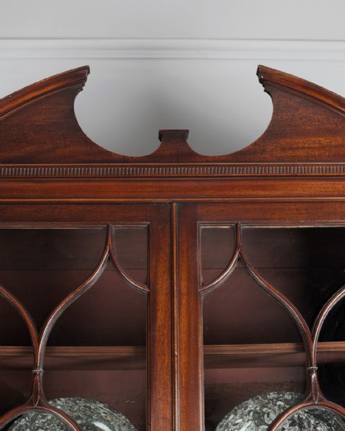 GEORGIAN MAHOGANY BOOKCASE CABINET - ADDITIONAL PHOTO 6