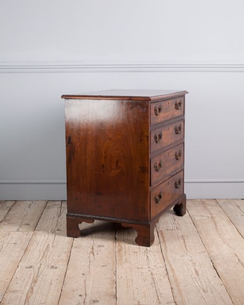 SMALL GEORGIAN MAHOGANY CHEST OF DRAWERS - ADDITIONAL PHOTO 2