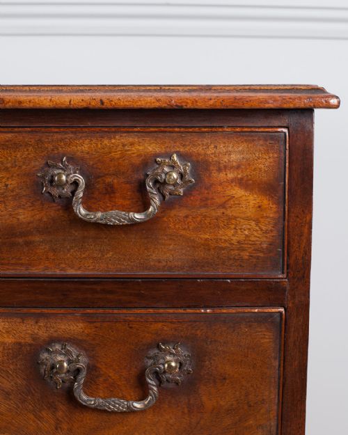 SMALL GEORGIAN MAHOGANY CHEST OF DRAWERS - ADDITIONAL PHOTO 5