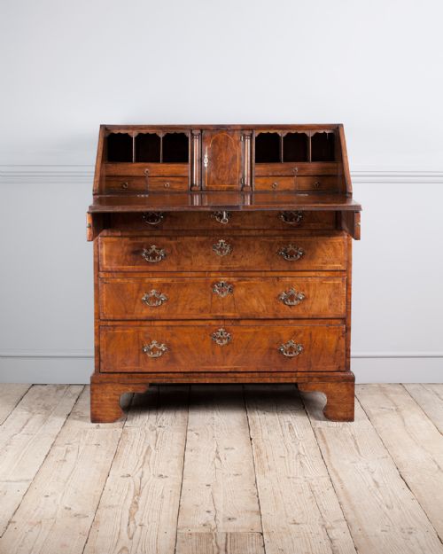 stunning george ii walnut bureau - CATEGORY: ANTIQUE BUREAU - DATED GEORGIAN