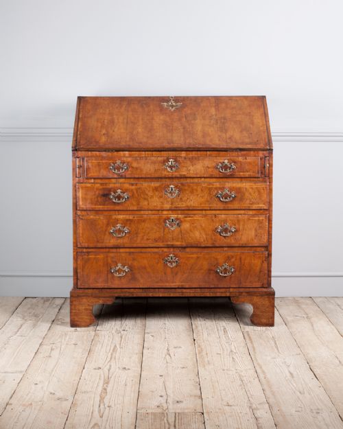 STUNNING GEORGE II WALNUT BUREAU - ADDITIONAL PHOTO 1