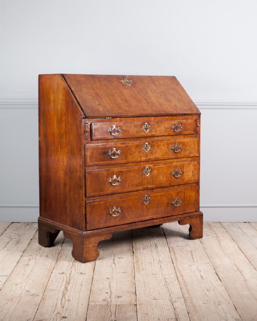 STUNNING GEORGE II WALNUT BUREAU - ADDITIONAL PHOTO 2