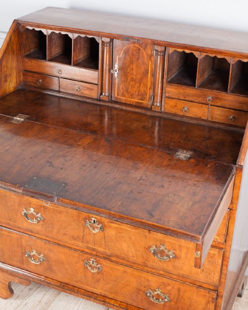 STUNNING GEORGE II WALNUT BUREAU - ADDITIONAL PHOTO 6