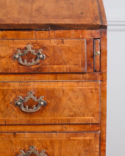 STUNNING GEORGE II WALNUT BUREAU - ADDITIONAL PHOTO 7