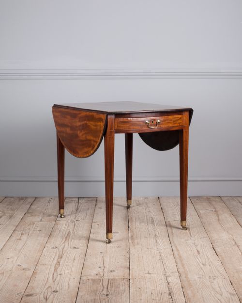 george iii oval mahogany pembroke table - CATEGORY: ANTIQUE TABLES - DATED 18TH CENTURY