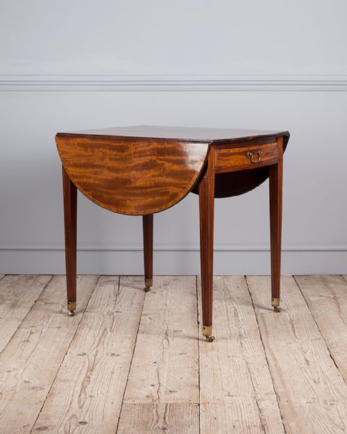 GEORGE III OVAL MAHOGANY PEMBROKE TABLE - ADDITIONAL PHOTO 1