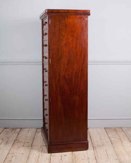 FINE QUALITY WILLIAM IV FIGURED MAHOGANY WELLINGTON CHEST - ADDITIONAL PHOTO 6