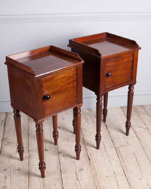 PAIR OF GEORGIAN BEDSIDE TABLES - ADDITIONAL PHOTO 2