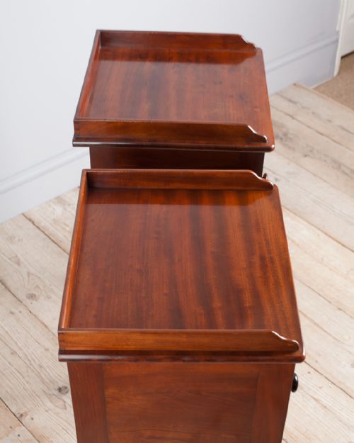 PAIR OF GEORGIAN BEDSIDE TABLES - ADDITIONAL PHOTO 4