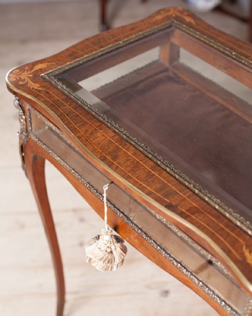 19TH CENTURY FRENCH BIJOUTERIE TABLE - ADDITIONAL PHOTO 4