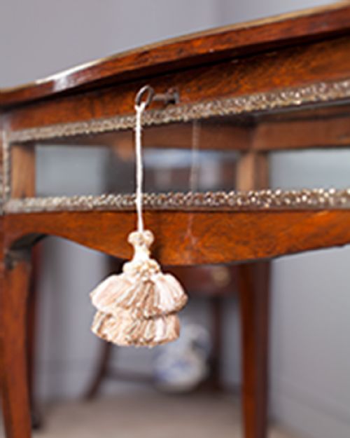 19TH CENTURY FRENCH BIJOUTERIE TABLE - ADDITIONAL PHOTO 10