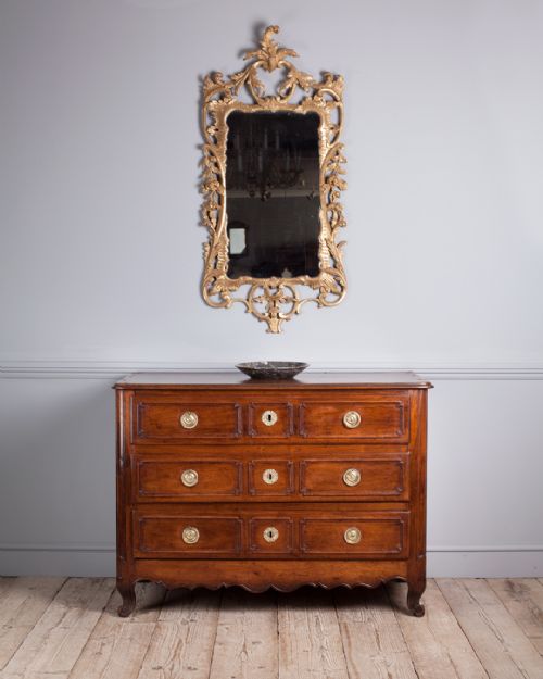 18TH CENTURY FRENCH WALNUT COMMODE - ADDITIONAL PHOTO 1