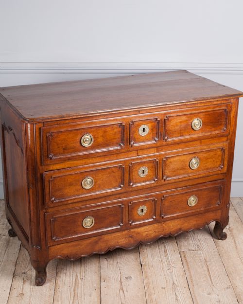 18TH CENTURY FRENCH WALNUT COMMODE - ADDITIONAL PHOTO 2