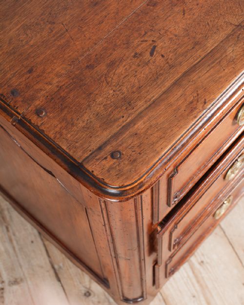 18TH CENTURY FRENCH WALNUT COMMODE - ADDITIONAL PHOTO 4