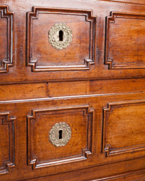 18TH CENTURY FRENCH WALNUT COMMODE - ADDITIONAL PHOTO 5