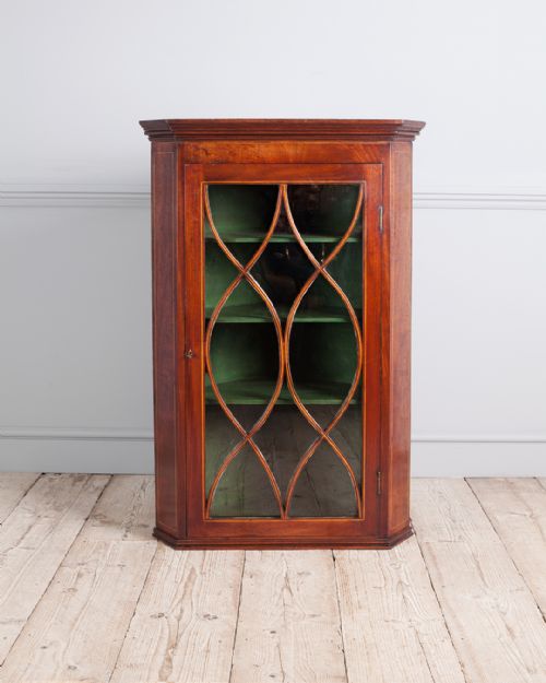 GEORGE III MAHOGANY CORNER CUPBOARD - ADDITIONAL PHOTO 1