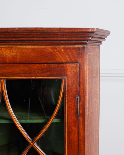 GEORGE III MAHOGANY CORNER CUPBOARD - ADDITIONAL PHOTO 3