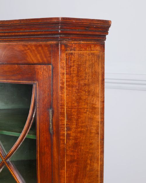 GEORGE III MAHOGANY CORNER CUPBOARD - ADDITIONAL PHOTO 4