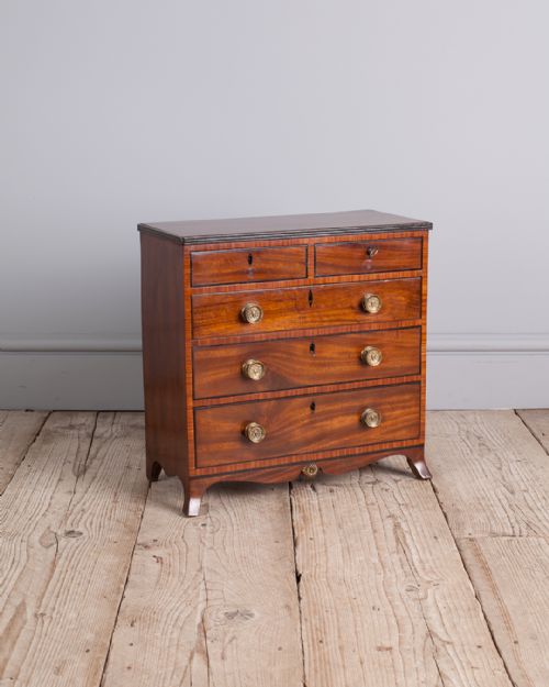 19th century mahogany miniature chest of drawers - CATEGORY: ANTIQUE CHEST OF DRAWERS - DATED 19TH CENTURY