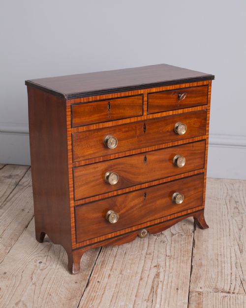 19TH CENTURY MAHOGANY MINIATURE CHEST OF DRAWERS - ADDITIONAL PHOTO 6