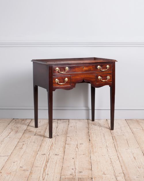 lovely quality george iii mahogany lowboy - CATEGORY: ANTIQUE FURNITURE - DATED 18TH CENTURY