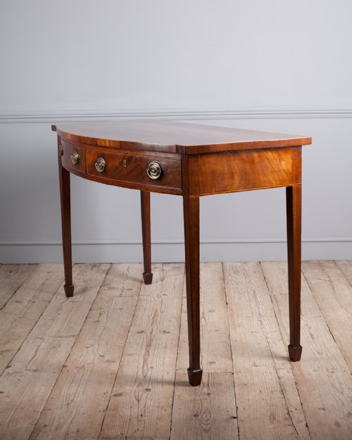 FINE QUALITY GEORGE III MAHOGANY BOWFRONT SERVING TABLE - ADDITIONAL PHOTO 7