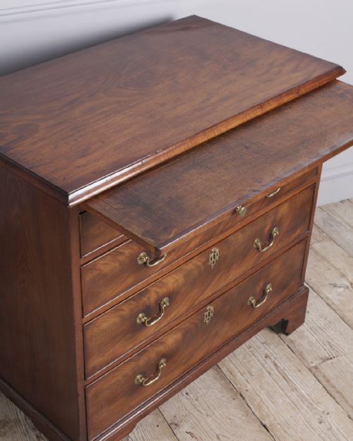 GEORGIAN MAHOGANY CHEST OF DRAWERS - ADDITIONAL PHOTO 3