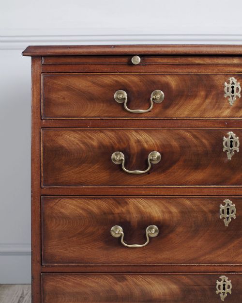 GEORGIAN MAHOGANY CHEST OF DRAWERS - ADDITIONAL PHOTO 8