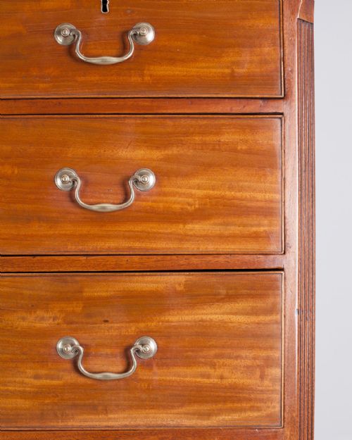 GEORGE III MAHOGANY CHEST ON CHEST - ADDITIONAL PHOTO 3