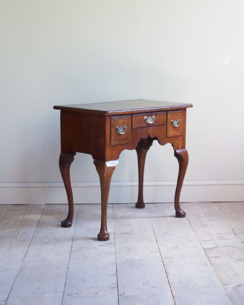 charming 18th century walnut lowboy - CATEGORY: ANTIQUE FURNITURE - DATED 18TH CENTURY