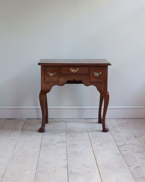 CHARMING 18TH CENTURY WALNUT LOWBOY - ADDITIONAL PHOTO 1