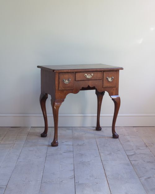 CHARMING 18TH CENTURY WALNUT LOWBOY - ADDITIONAL PHOTO 2