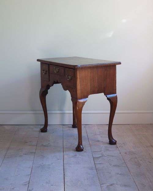 CHARMING 18TH CENTURY WALNUT LOWBOY - ADDITIONAL PHOTO 11