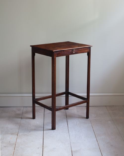 charming little georgian side table - CATEGORY: ANTIQUE TABLES - DATED 18TH CENTURY