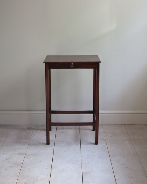 CHARMING LITTLE GEORGIAN SIDE TABLE - ADDITIONAL PHOTO 1