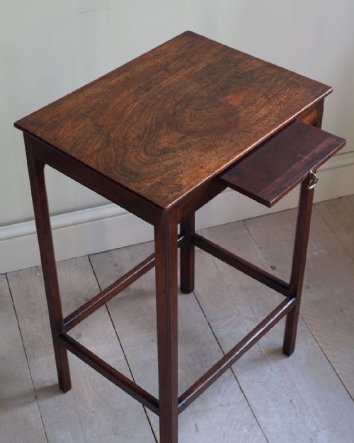 CHARMING LITTLE GEORGIAN SIDE TABLE - ADDITIONAL PHOTO 2