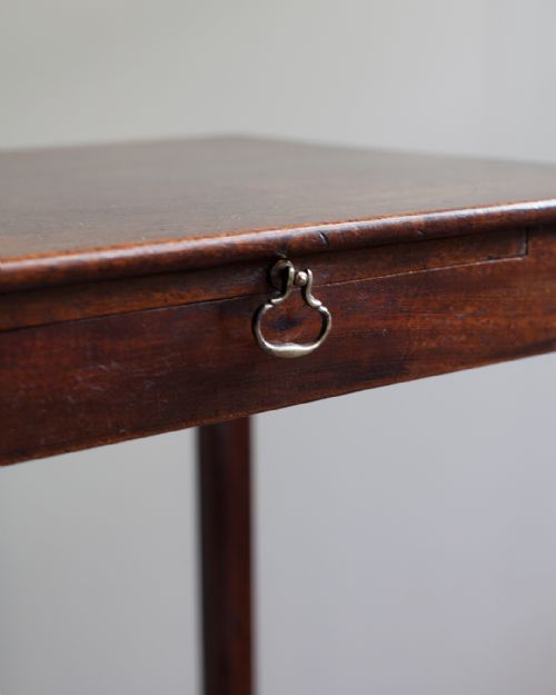 CHARMING LITTLE GEORGIAN SIDE TABLE - ADDITIONAL PHOTO 4