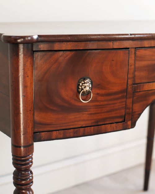 PARTICULARLY ELEGANT GEORGE IV MAHOGANY DRESSING TABLE - ADDITIONAL PHOTO 4