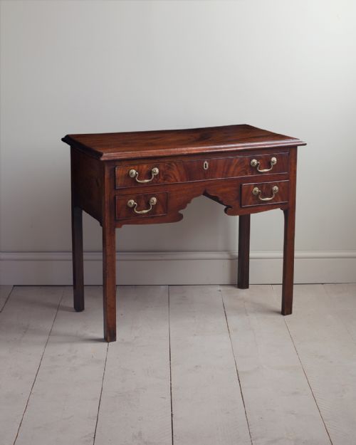 GEORGIAN MAHOGANY LOWBOY
