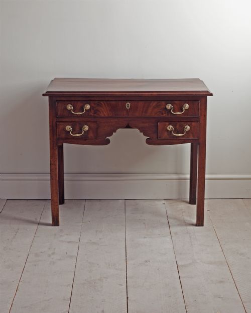 GEORGIAN MAHOGANY LOWBOY - ADDITIONAL PHOTO 2