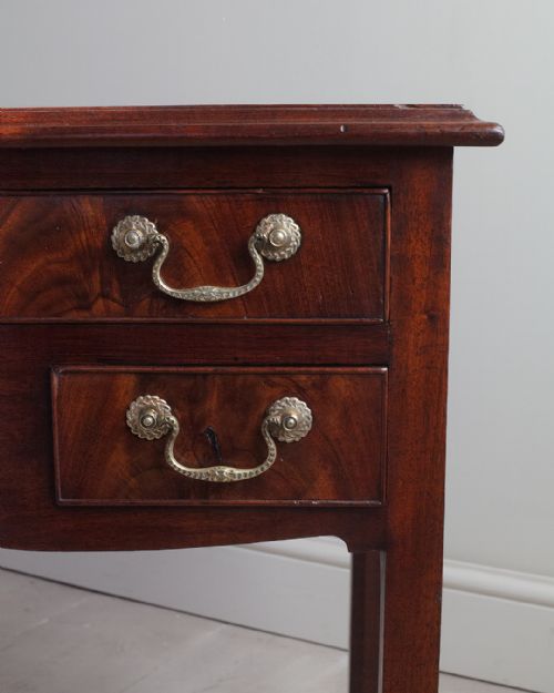 GEORGIAN MAHOGANY LOWBOY - ADDITIONAL PHOTO 3