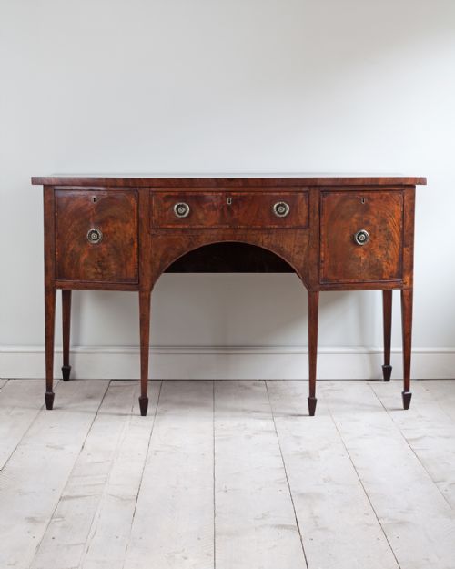 george iii mahogany sideboard - CATEGORY: ANTIQUE SIDEBOARDS - DATED 18TH CENTURY