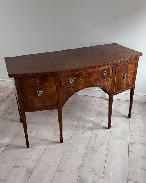GEORGE III MAHOGANY SIDEBOARD - ADDITIONAL PHOTO 2