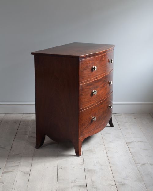 GEORGE IV MAHOGANY BOWFRONT CHEST OF DRAWERS - ADDITIONAL PHOTO 1