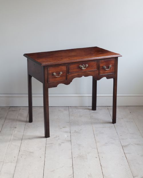 george iii mahogany lowboy - CATEGORY: ANTIQUE FURNITURE - DATED 18TH CENTURY