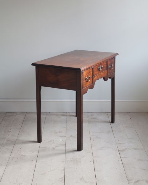 GEORGE III MAHOGANY LOWBOY - ADDITIONAL PHOTO 1