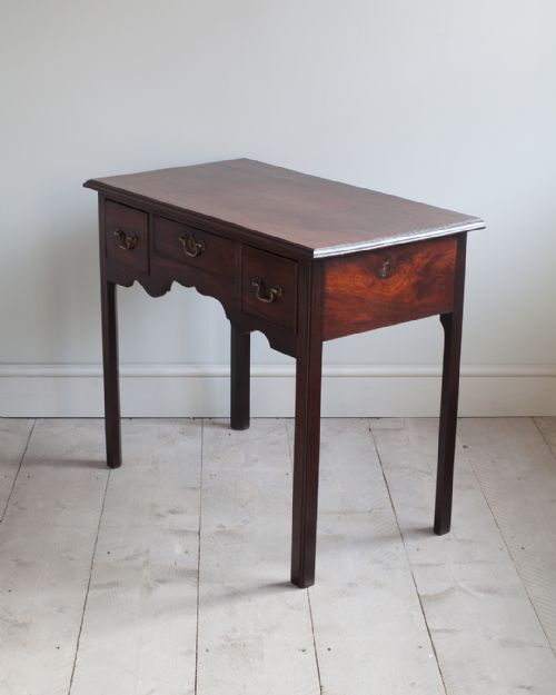 GEORGE III MAHOGANY LOWBOY - ADDITIONAL PHOTO 3