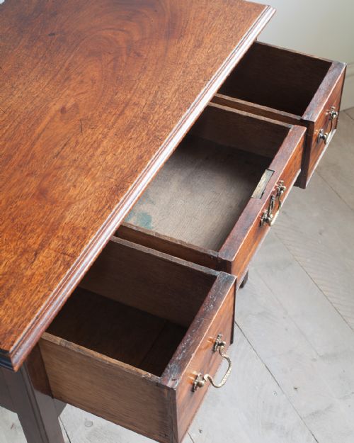 GEORGE III MAHOGANY LOWBOY - ADDITIONAL PHOTO 6